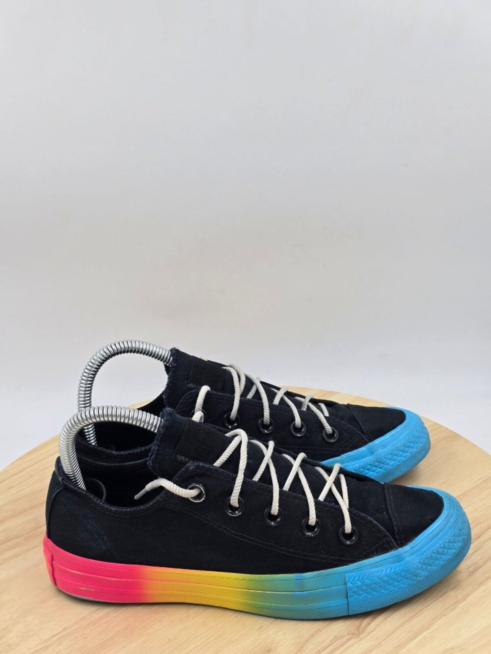 Converse Chuck Taylor All Star Low Rainbow Sole Canvas Sneakers Womens sz 6